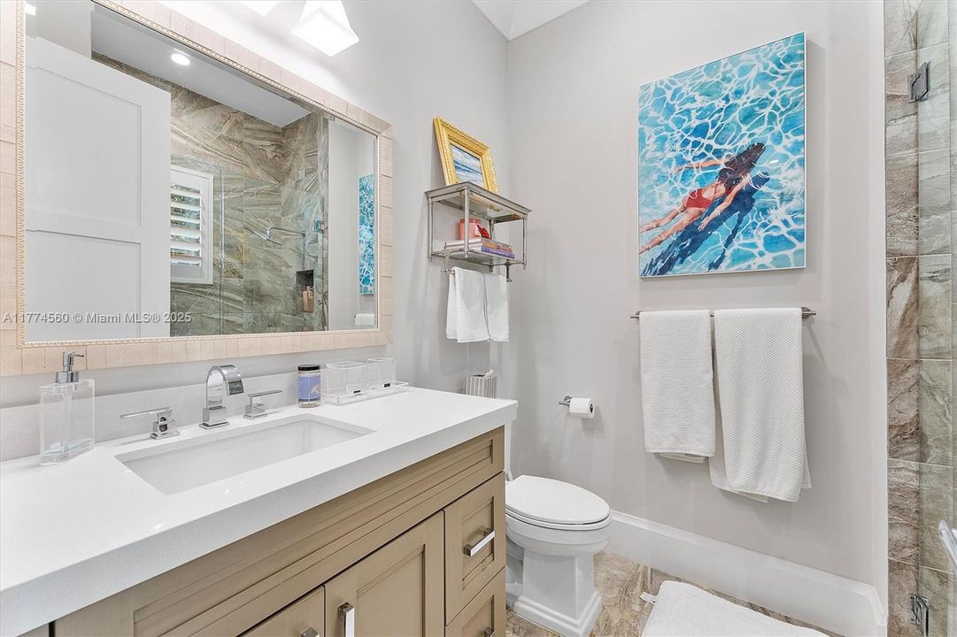 最近售出: $2,392,500 (5 贝兹, 5 浴室, 0 平方英尺)