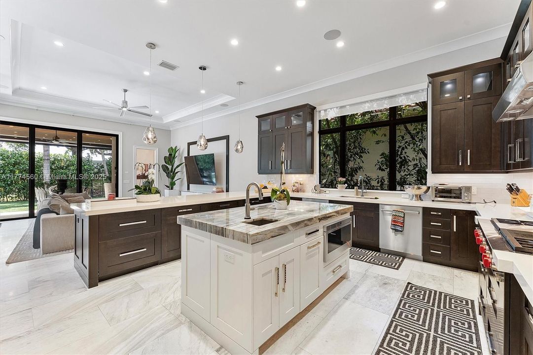 最近售出: $2,392,500 (5 贝兹, 5 浴室, 0 平方英尺)