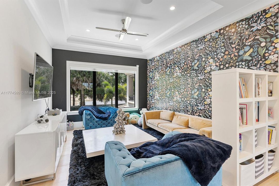 最近售出: $2,392,500 (5 贝兹, 5 浴室, 0 平方英尺)