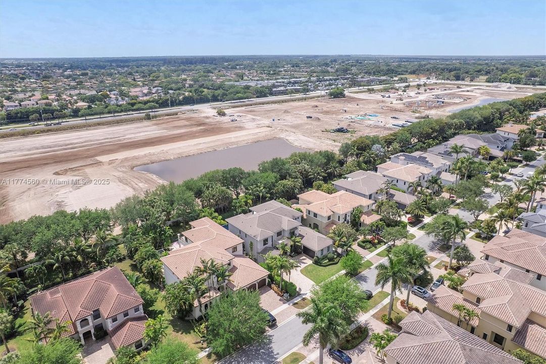 最近售出: $2,392,500 (5 贝兹, 5 浴室, 0 平方英尺)