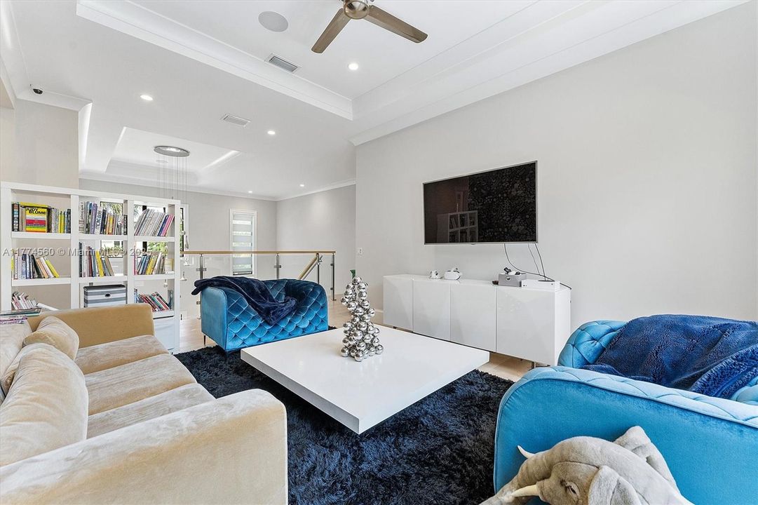 最近售出: $2,392,500 (5 贝兹, 5 浴室, 0 平方英尺)