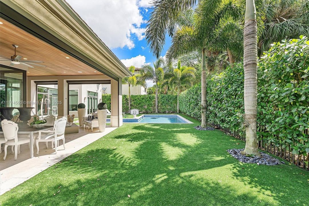 最近售出: $2,392,500 (5 贝兹, 5 浴室, 0 平方英尺)