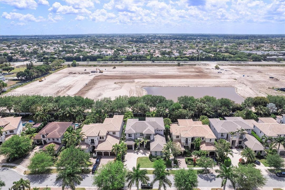 最近售出: $2,392,500 (5 贝兹, 5 浴室, 0 平方英尺)