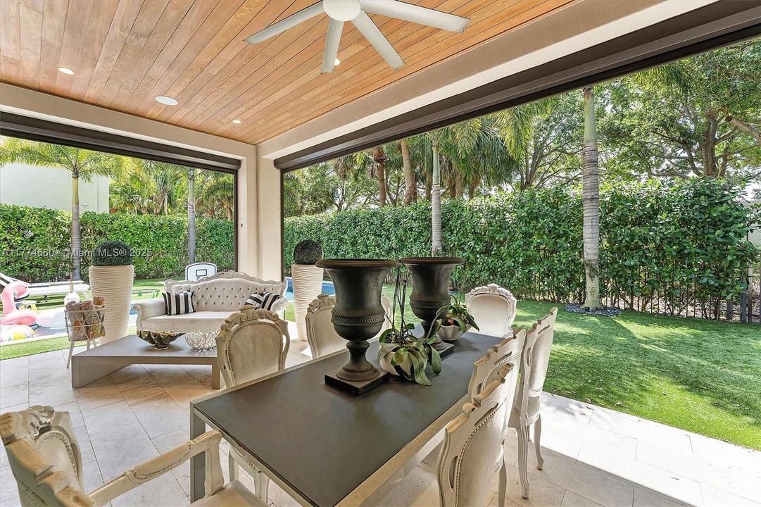 最近售出: $2,392,500 (5 贝兹, 5 浴室, 0 平方英尺)