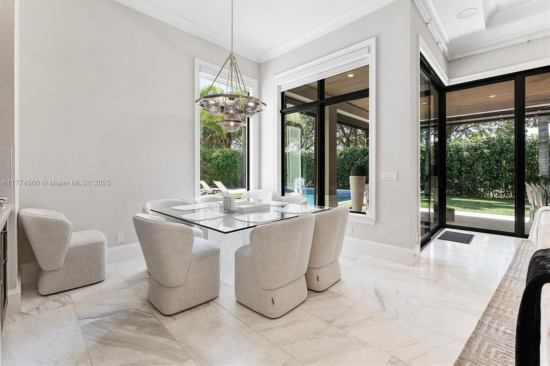 最近售出: $2,392,500 (5 贝兹, 5 浴室, 0 平方英尺)