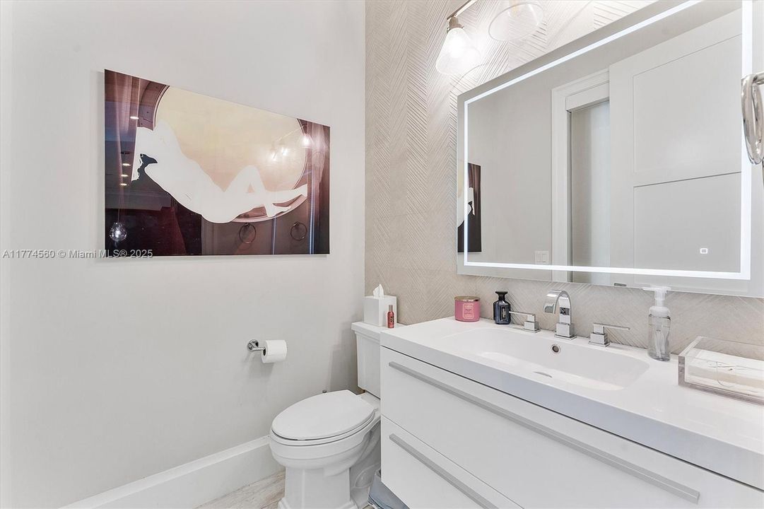 最近售出: $2,392,500 (5 贝兹, 5 浴室, 0 平方英尺)