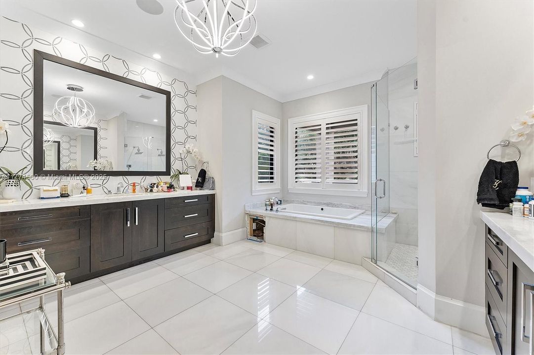 最近售出: $2,392,500 (5 贝兹, 5 浴室, 0 平方英尺)