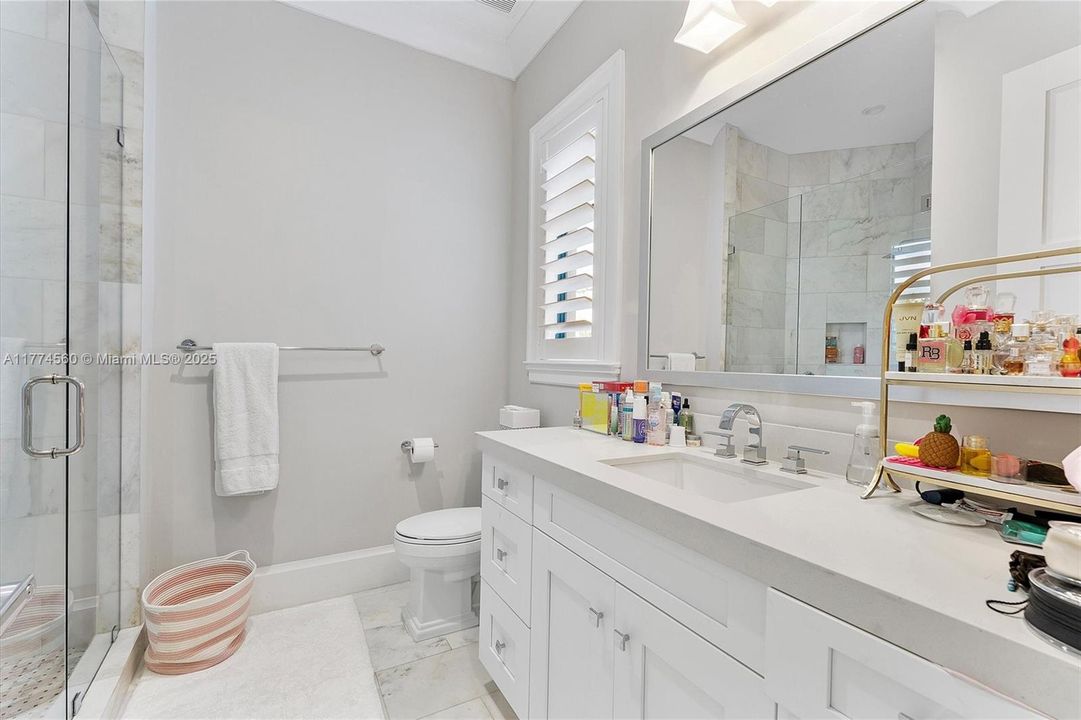 最近售出: $2,392,500 (5 贝兹, 5 浴室, 0 平方英尺)