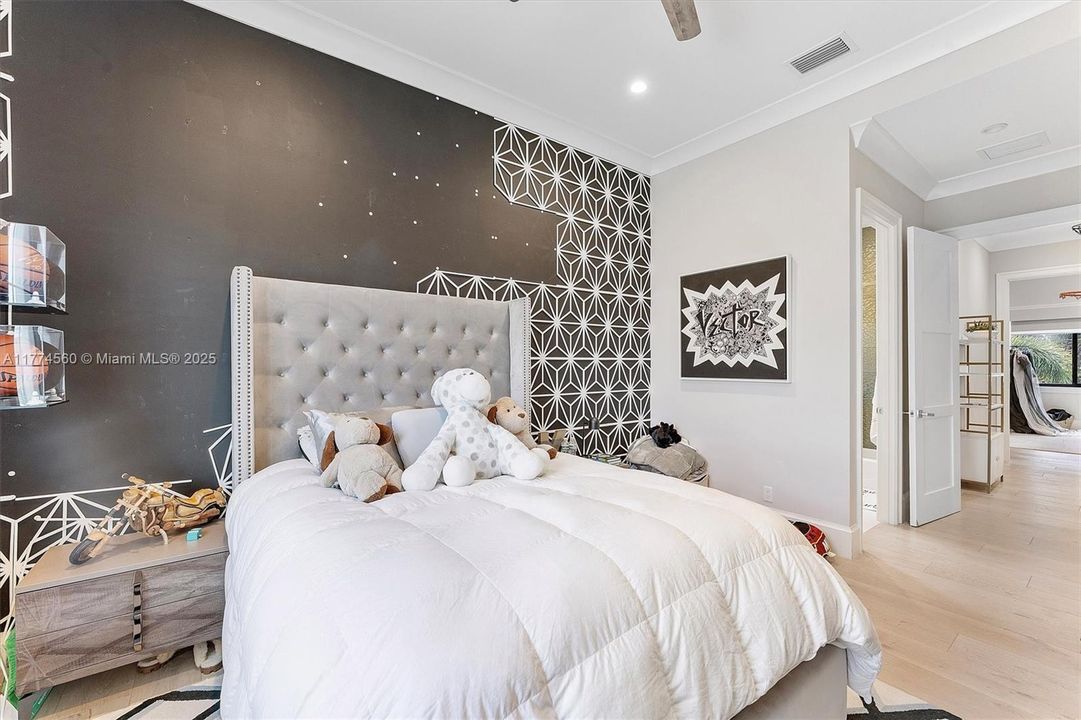 最近售出: $2,392,500 (5 贝兹, 5 浴室, 0 平方英尺)