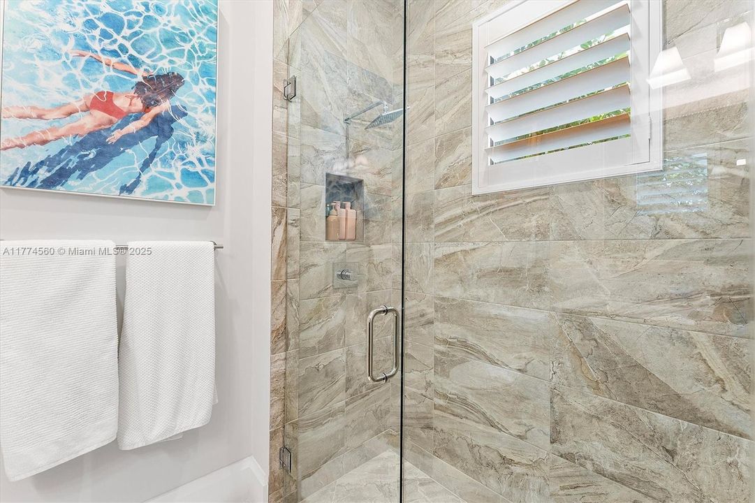 最近售出: $2,392,500 (5 贝兹, 5 浴室, 0 平方英尺)