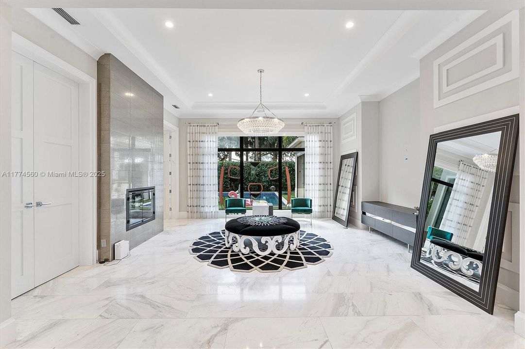 最近售出: $2,392,500 (5 贝兹, 5 浴室, 0 平方英尺)