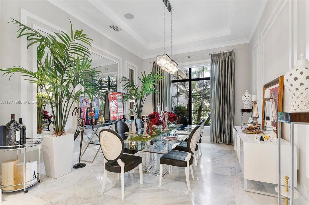 最近售出: $2,392,500 (5 贝兹, 5 浴室, 0 平方英尺)