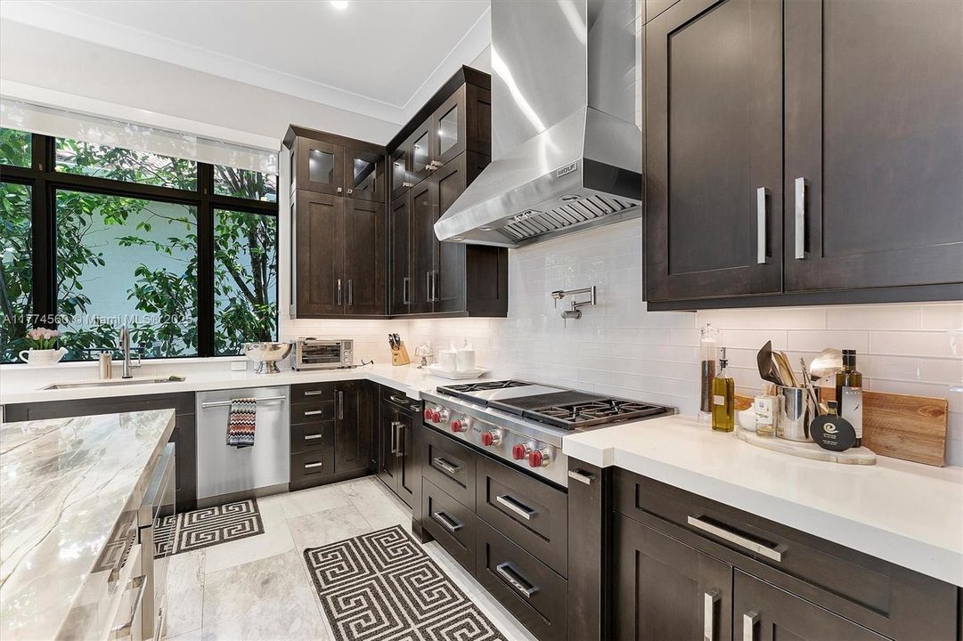 最近售出: $2,392,500 (5 贝兹, 5 浴室, 0 平方英尺)