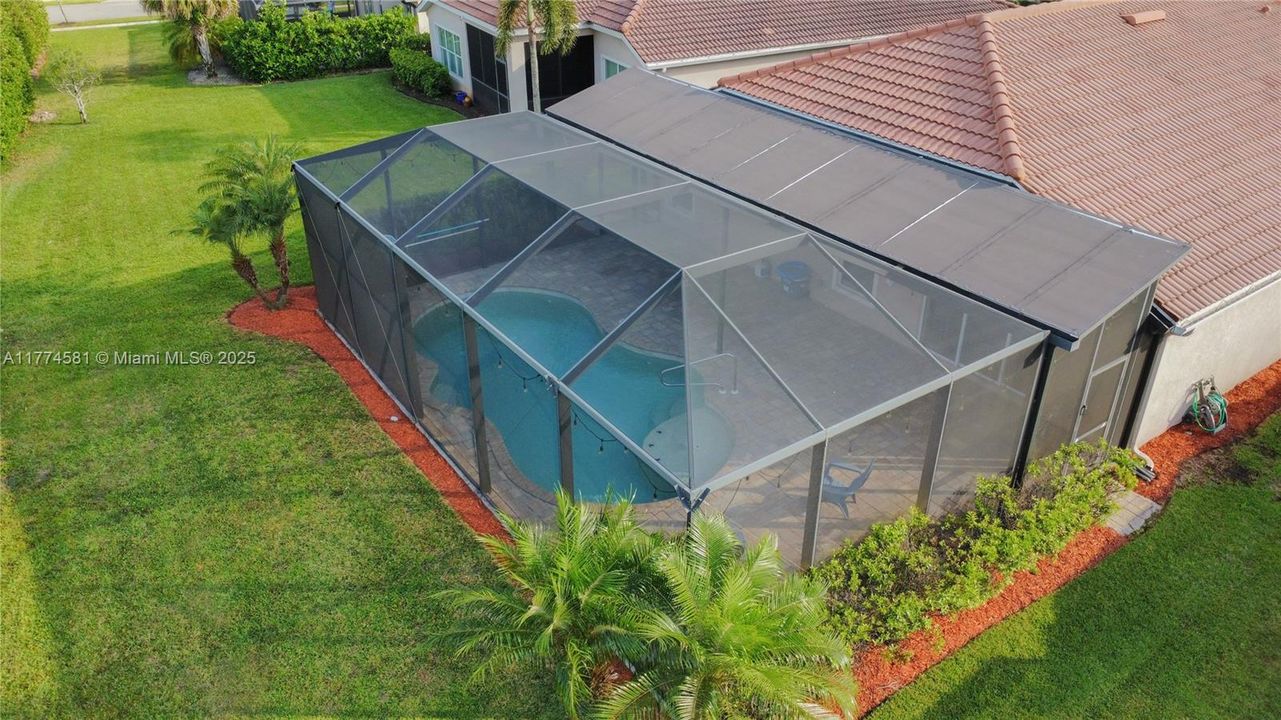 最近售出: $465,000 (4 贝兹, 2 浴室, 1959 平方英尺)