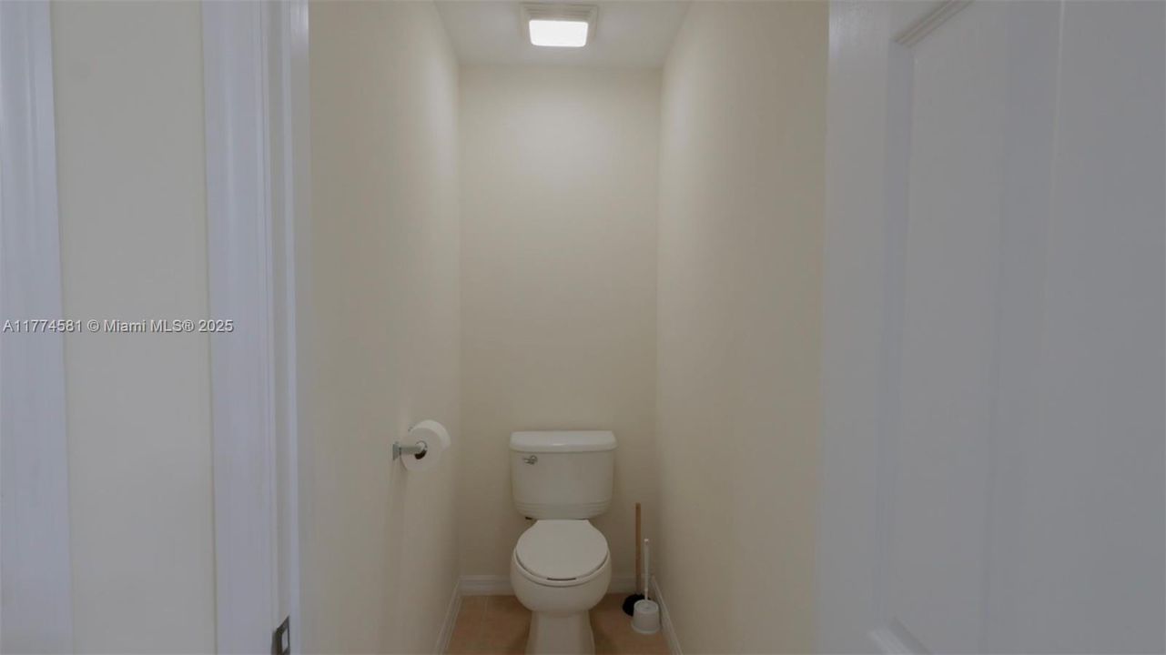 最近售出: $465,000 (4 贝兹, 2 浴室, 1959 平方英尺)