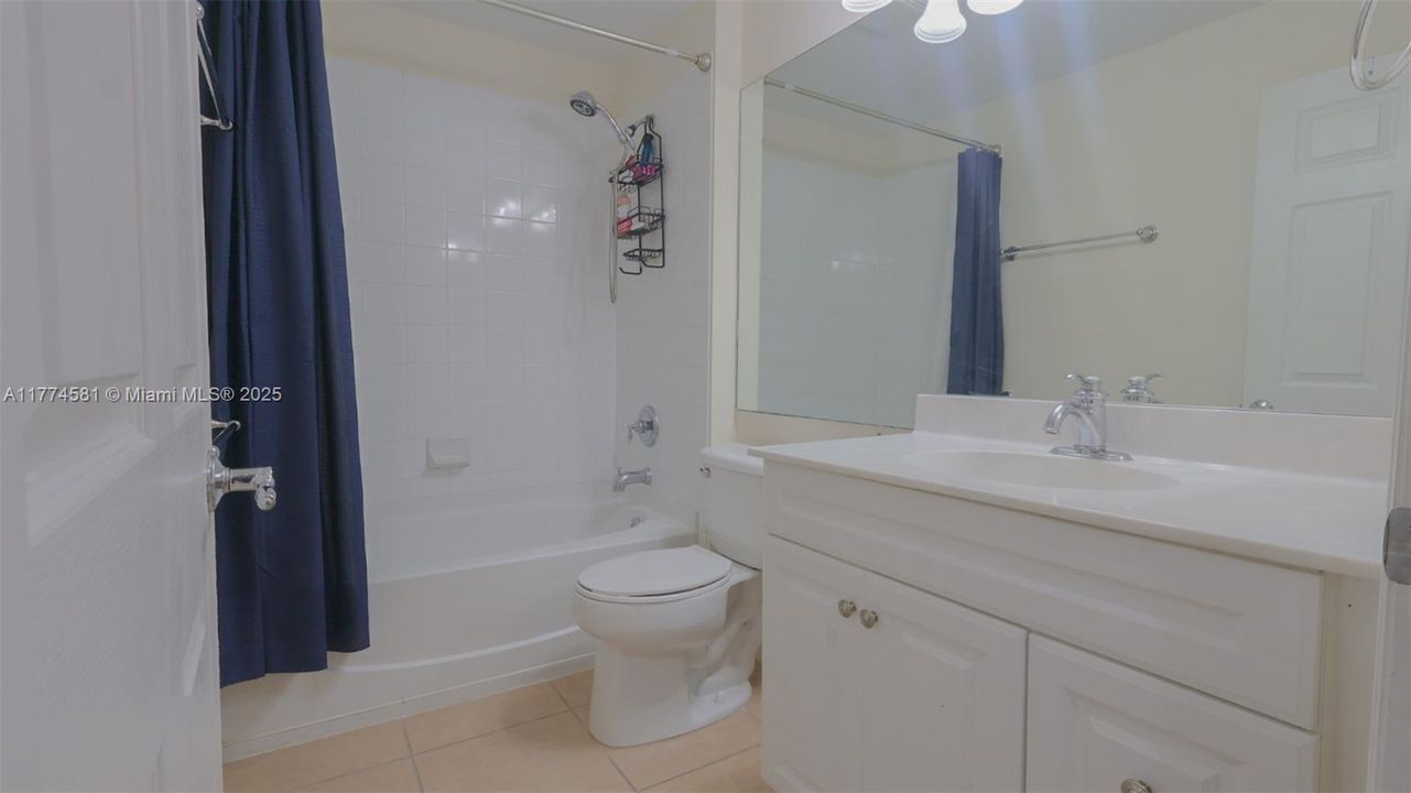 最近售出: $465,000 (4 贝兹, 2 浴室, 1959 平方英尺)