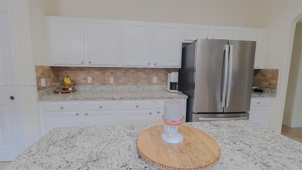 最近售出: $465,000 (4 贝兹, 2 浴室, 1959 平方英尺)