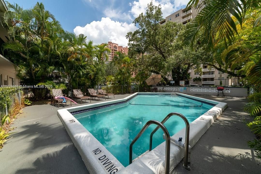 Vendido Recientemente: $360,000 (2 camas, 1 baños, 783 Pies cuadrados)