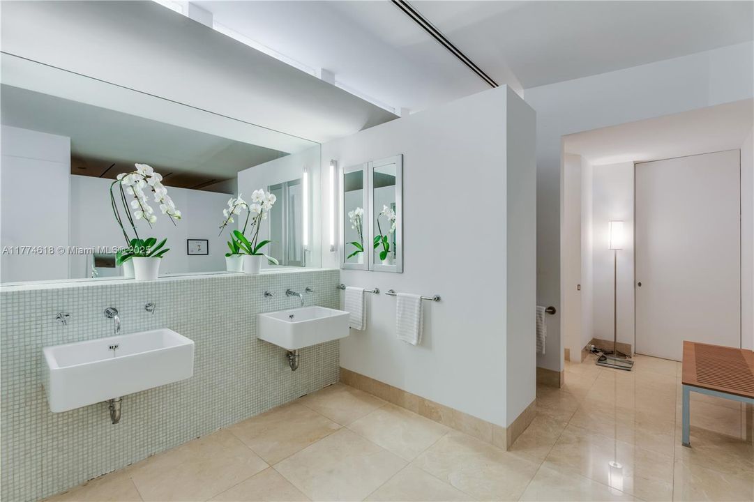 Недавно продано: $26,000,000 (3 спален, 4 ванн, 10926 Квадратных фут)