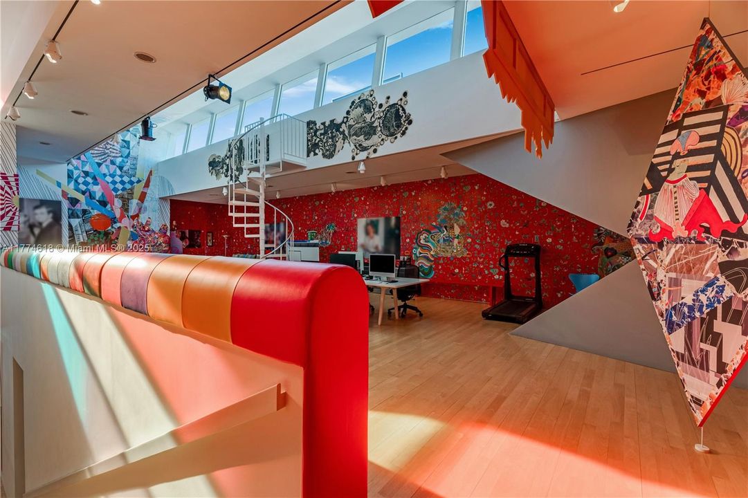 Недавно продано: $26,000,000 (3 спален, 4 ванн, 10926 Квадратных фут)