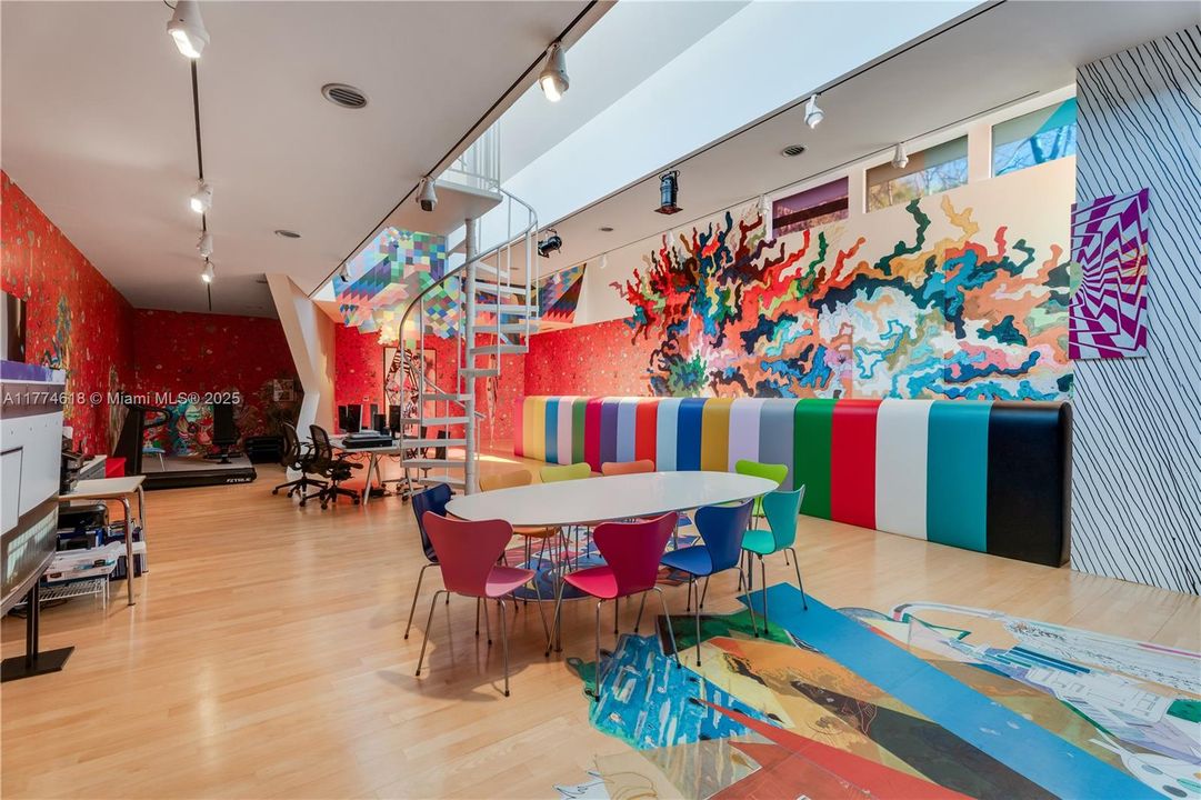 Недавно продано: $26,000,000 (3 спален, 4 ванн, 10926 Квадратных фут)