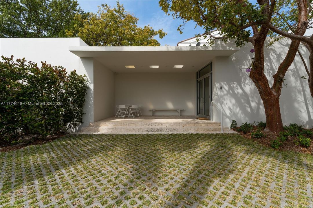 Недавно продано: $26,000,000 (3 спален, 4 ванн, 10926 Квадратных фут)