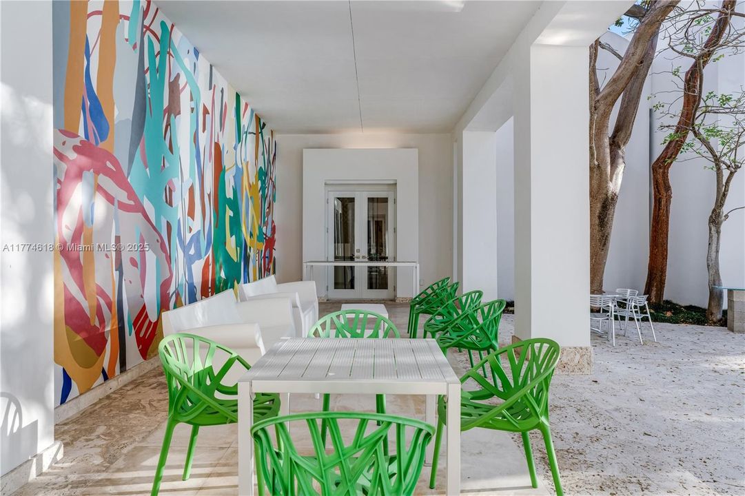 Недавно продано: $26,000,000 (3 спален, 4 ванн, 10926 Квадратных фут)