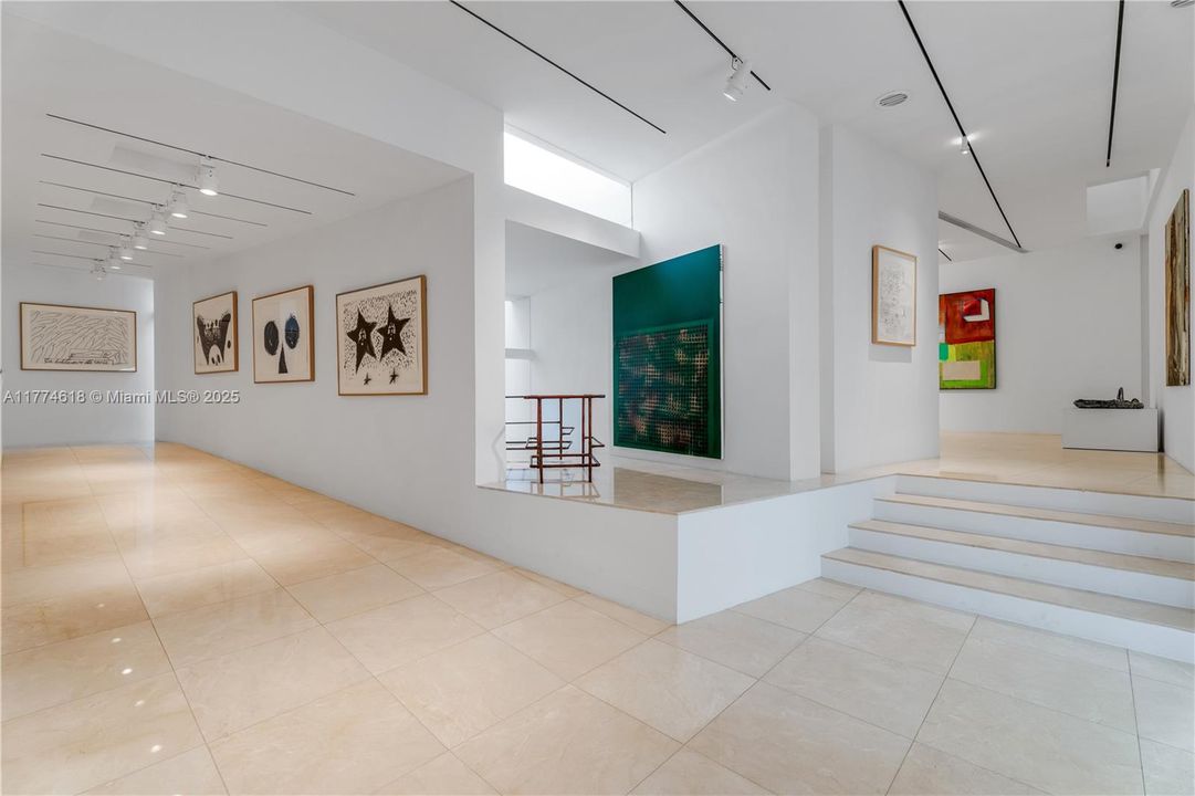 Недавно продано: $26,000,000 (3 спален, 4 ванн, 10926 Квадратных фут)