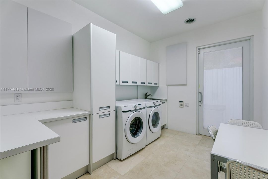 Недавно продано: $26,000,000 (3 спален, 4 ванн, 10926 Квадратных фут)