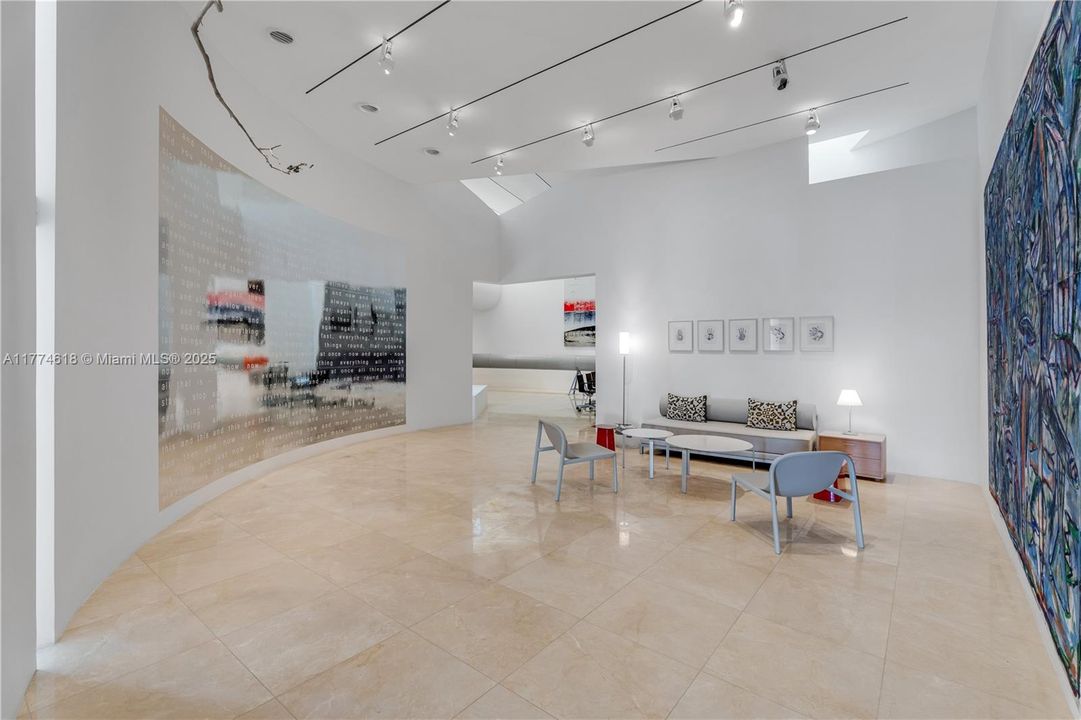 Недавно продано: $26,000,000 (3 спален, 4 ванн, 10926 Квадратных фут)