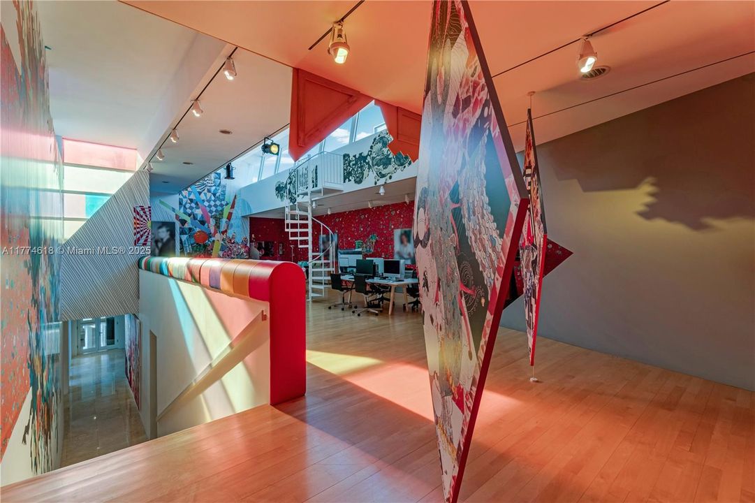 Недавно продано: $26,000,000 (3 спален, 4 ванн, 10926 Квадратных фут)