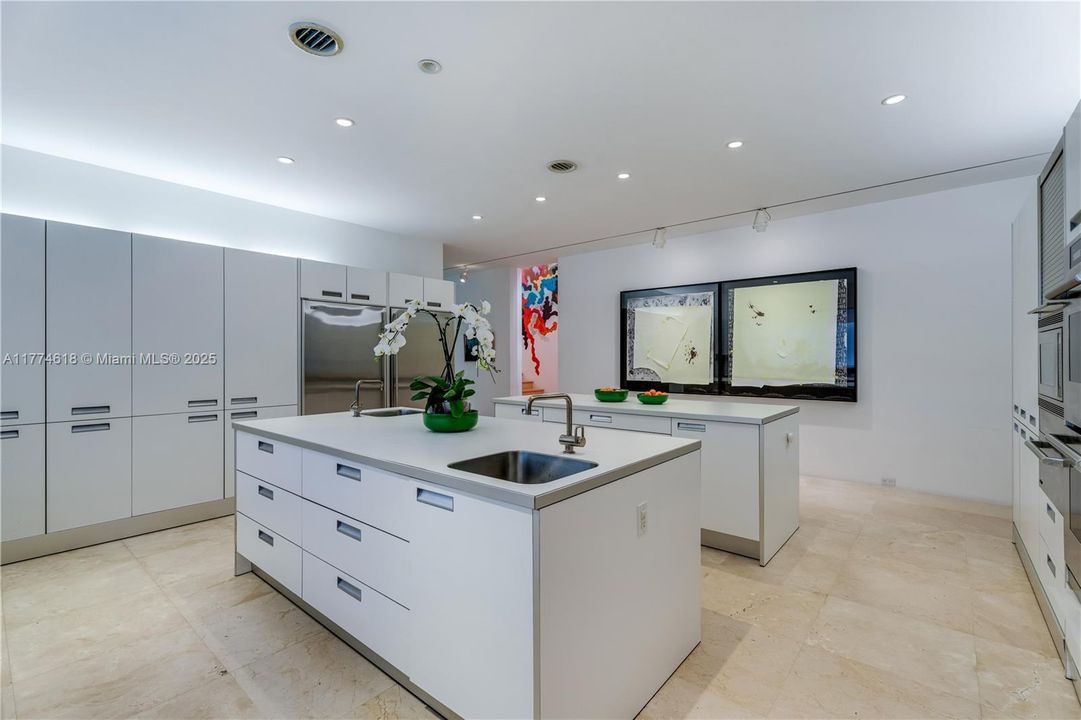 Недавно продано: $26,000,000 (3 спален, 4 ванн, 10926 Квадратных фут)