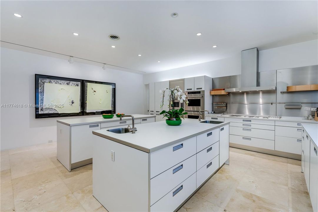 Недавно продано: $26,000,000 (3 спален, 4 ванн, 10926 Квадратных фут)