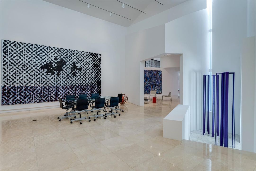 Недавно продано: $26,000,000 (3 спален, 4 ванн, 10926 Квадратных фут)