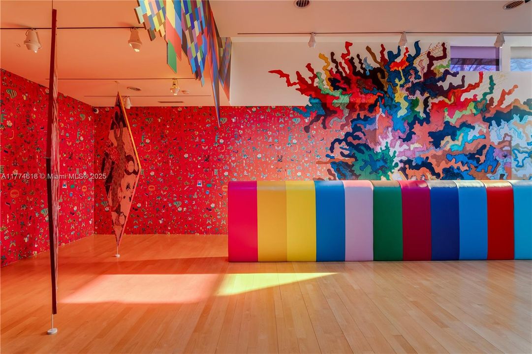 Недавно продано: $26,000,000 (3 спален, 4 ванн, 10926 Квадратных фут)