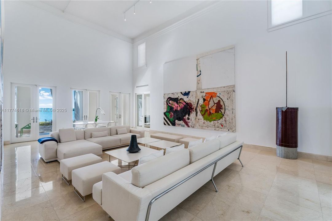 Недавно продано: $26,000,000 (3 спален, 4 ванн, 10926 Квадратных фут)