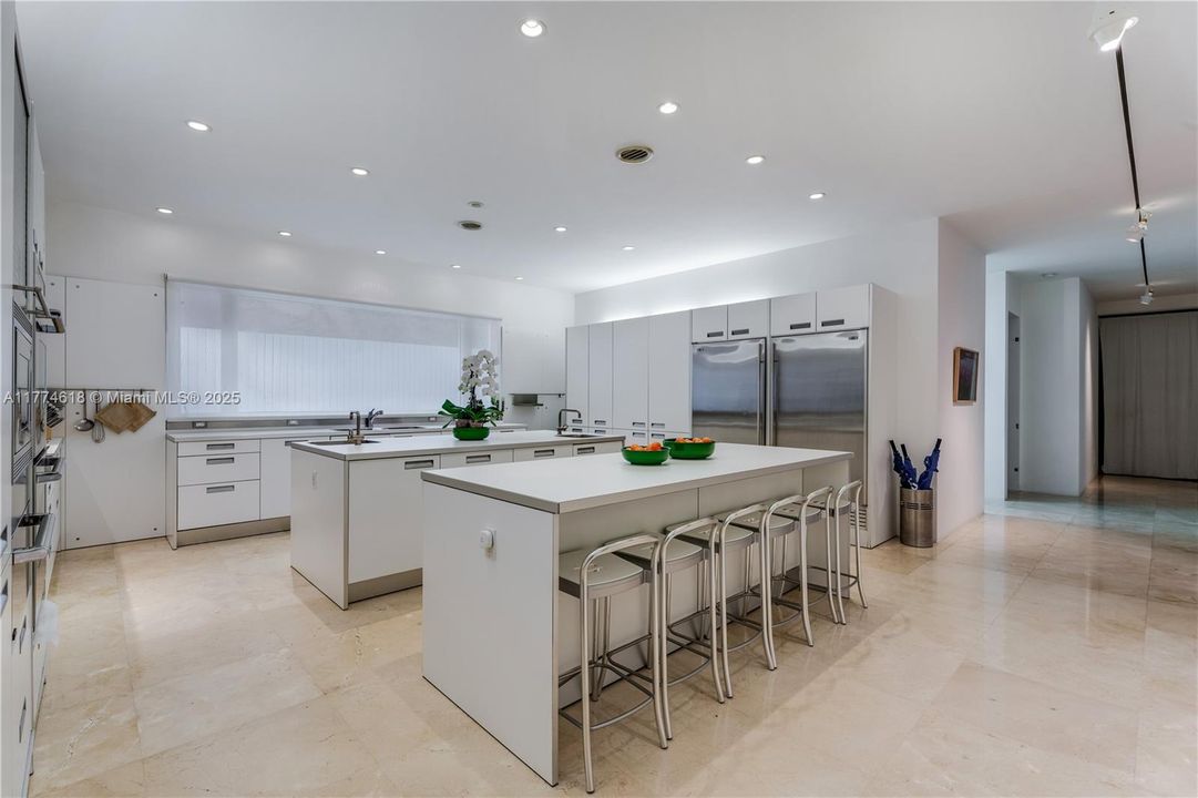 Недавно продано: $26,000,000 (3 спален, 4 ванн, 10926 Квадратных фут)