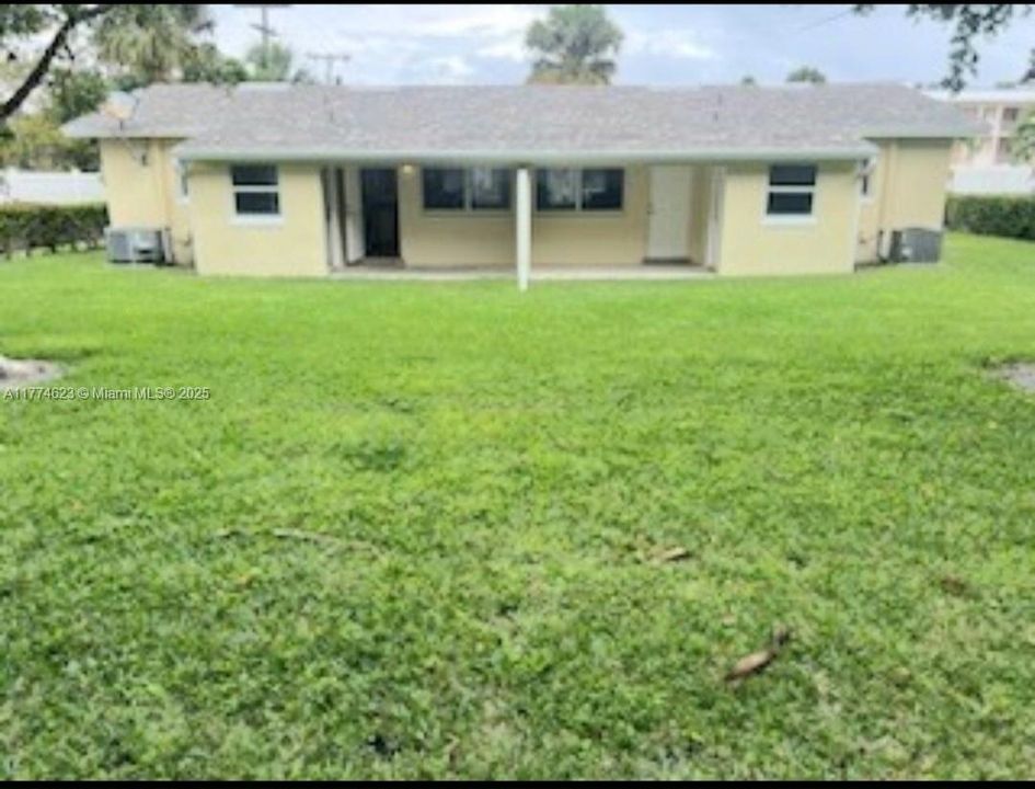 Recently Rented: $2,450 (2 beds, 1 baths, 1650 Square Feet)