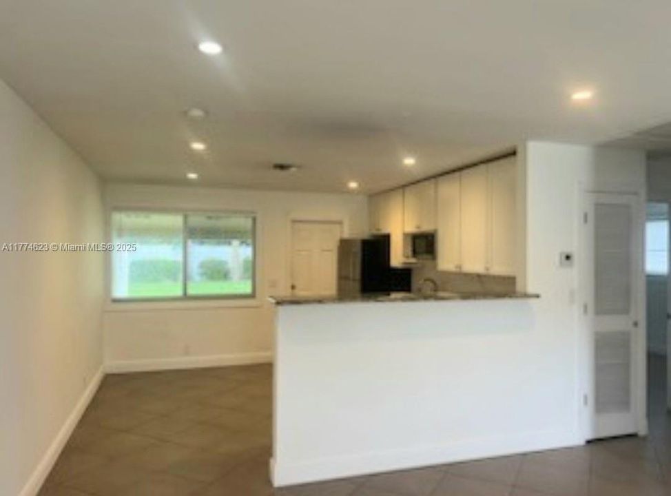 Recently Rented: $2,450 (2 beds, 1 baths, 1650 Square Feet)