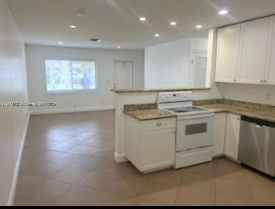 Recently Rented: $2,450 (2 beds, 1 baths, 1650 Square Feet)
