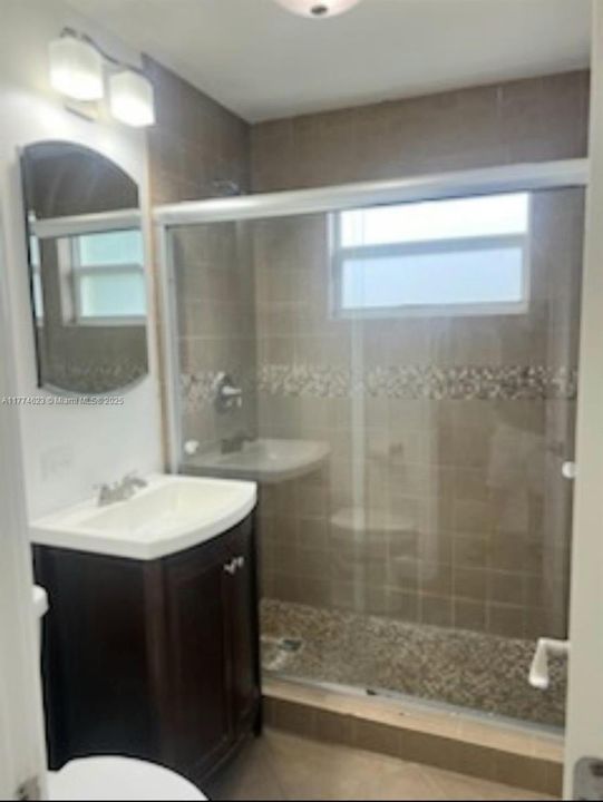 Recently Rented: $2,450 (2 beds, 1 baths, 1650 Square Feet)