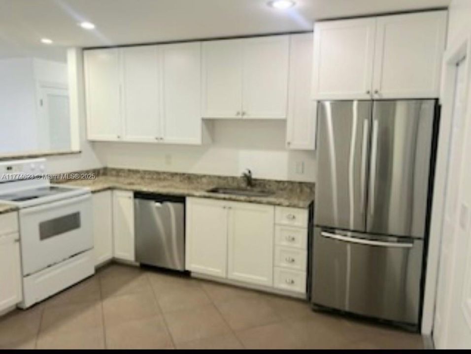 Recently Rented: $2,450 (2 beds, 1 baths, 1650 Square Feet)