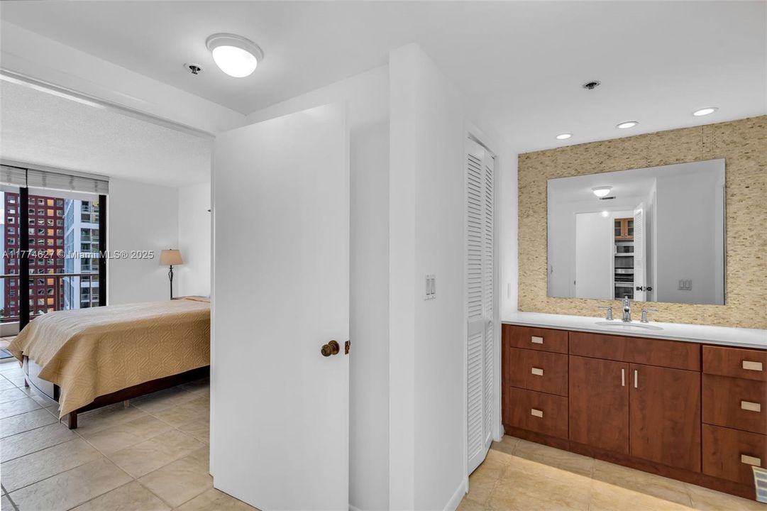 Recently Sold: $429,000 (0 beds, 1 baths, 717 Square Feet)