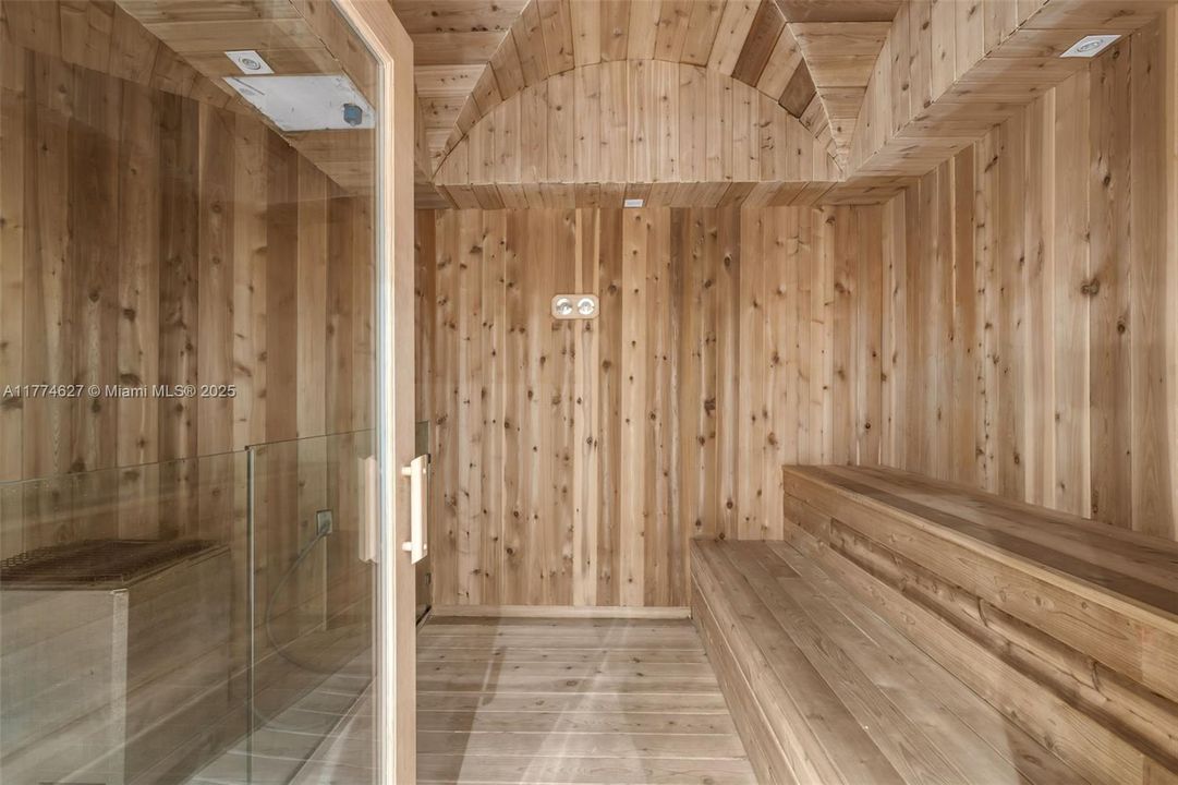 Recently Sold: $429,000 (0 beds, 1 baths, 717 Square Feet)