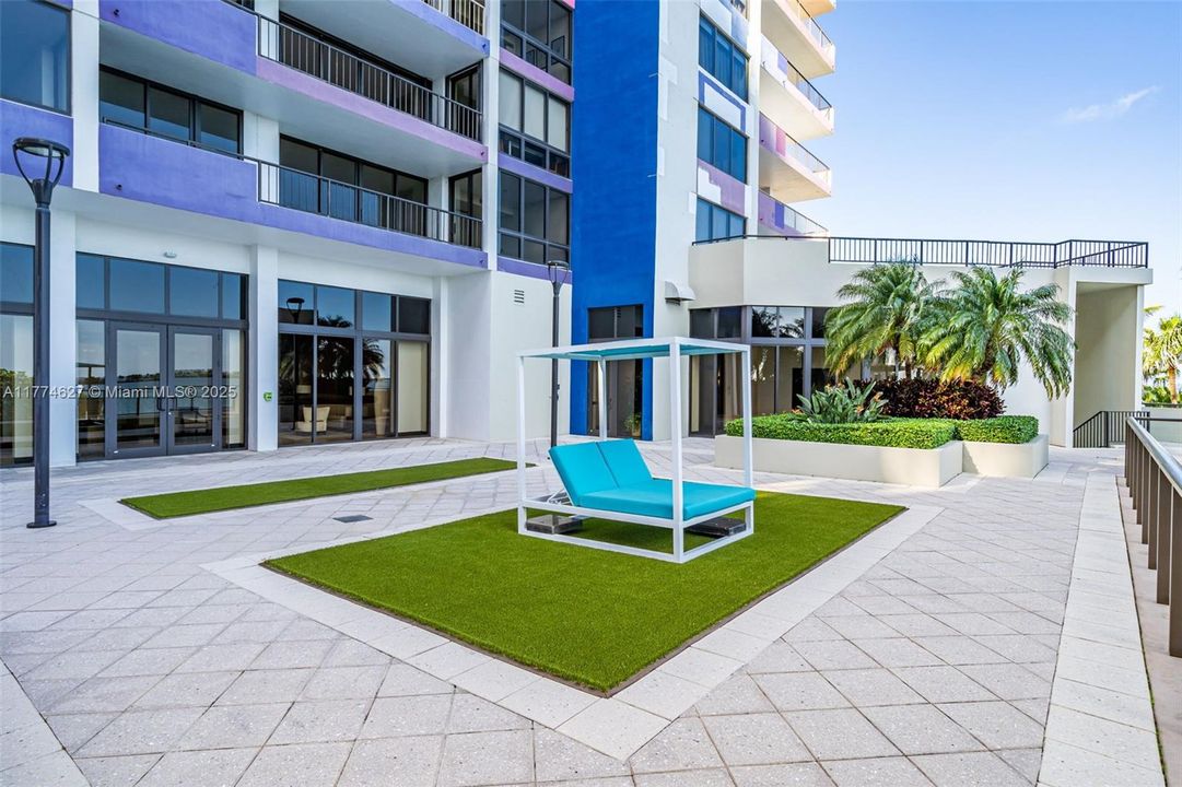 Recently Sold: $429,000 (0 beds, 1 baths, 717 Square Feet)