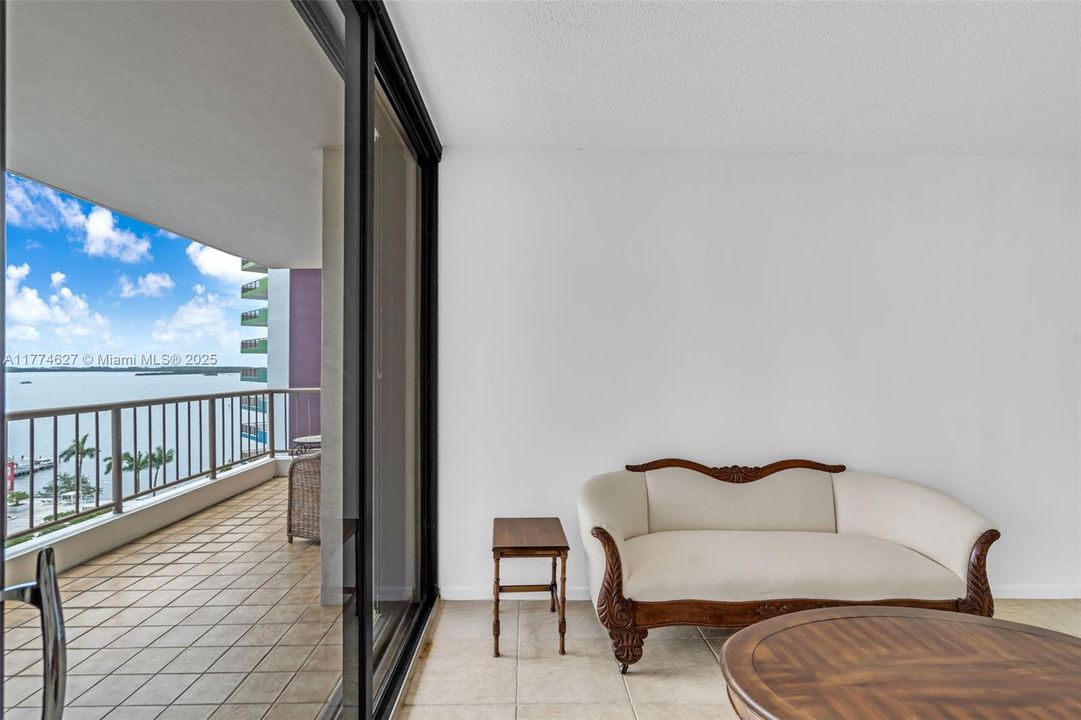 Recently Sold: $429,000 (0 beds, 1 baths, 717 Square Feet)