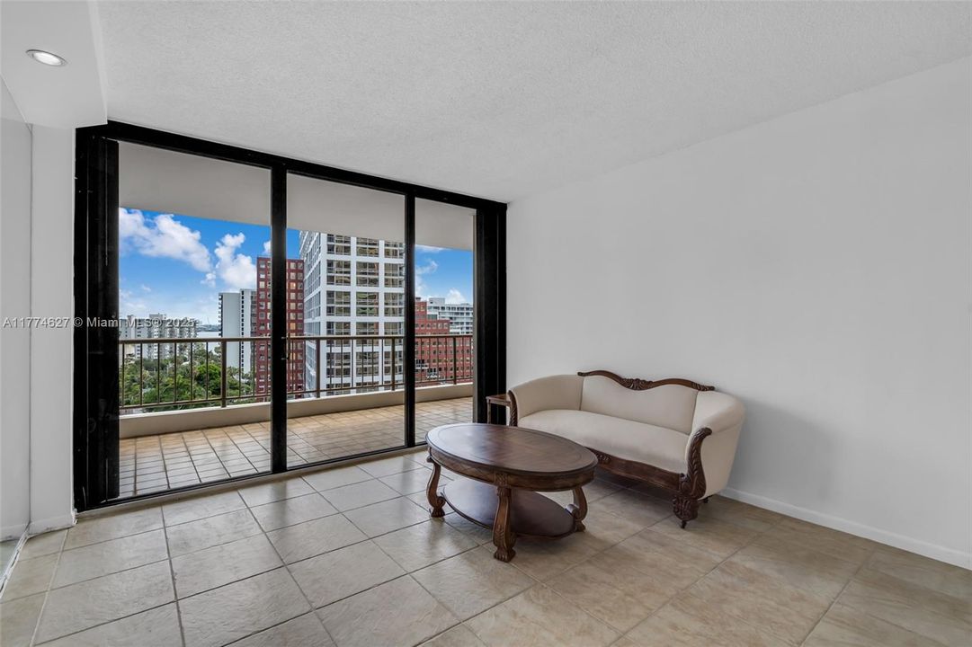 Recently Sold: $429,000 (0 beds, 1 baths, 717 Square Feet)