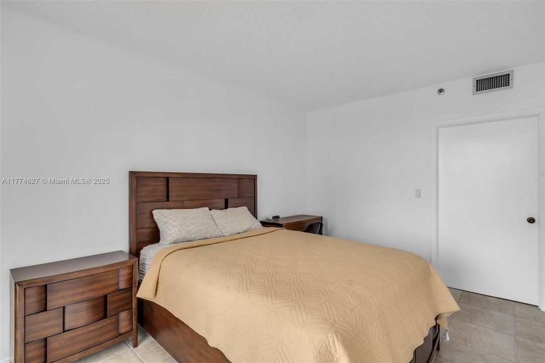 Recently Sold: $429,000 (0 beds, 1 baths, 717 Square Feet)