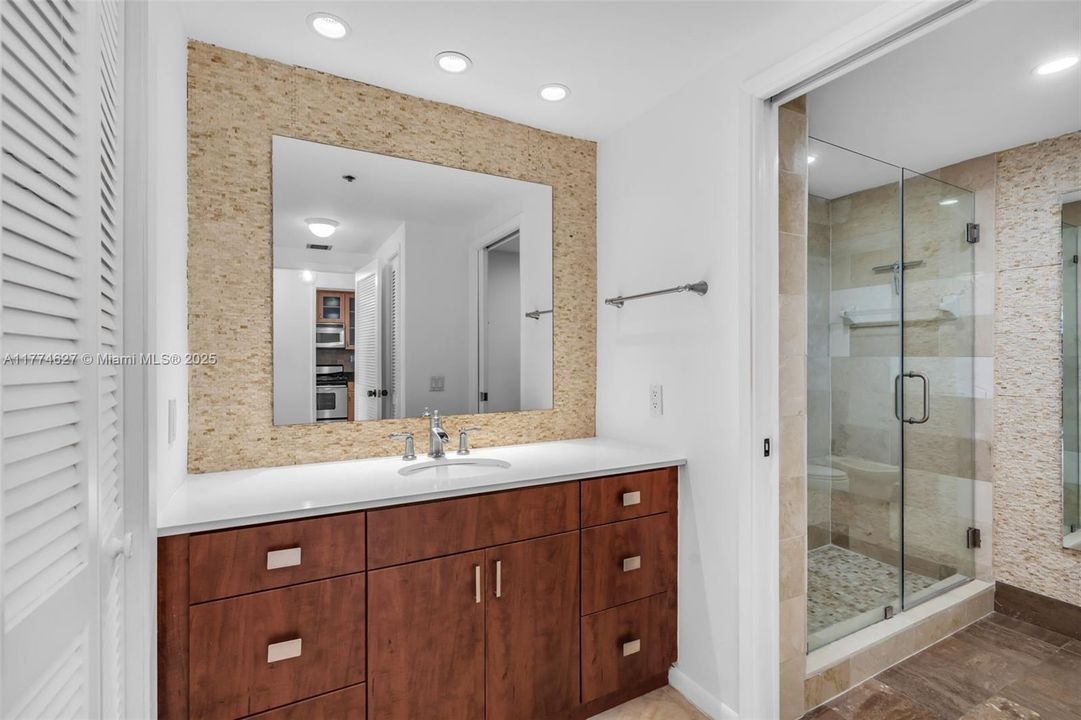 Recently Sold: $429,000 (0 beds, 1 baths, 717 Square Feet)