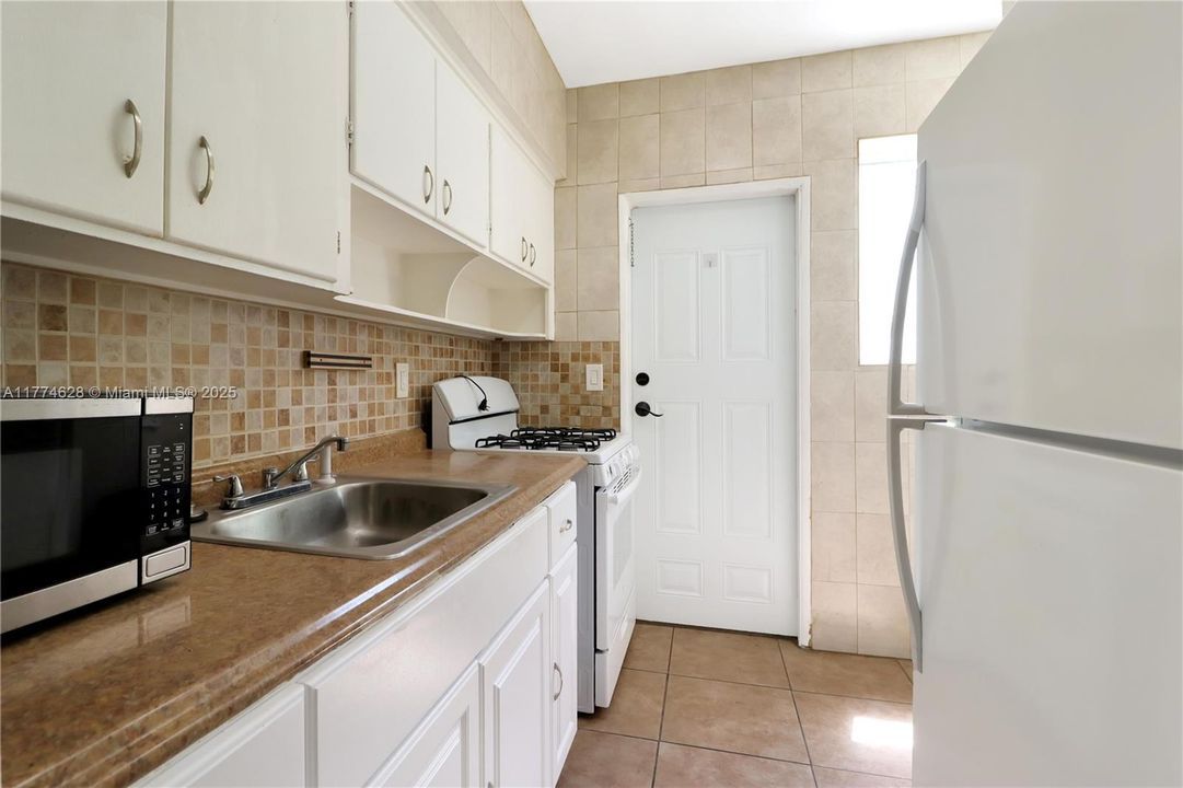 最近租的: $1,700 (1 贝兹, 1 浴室, 688 平方英尺)